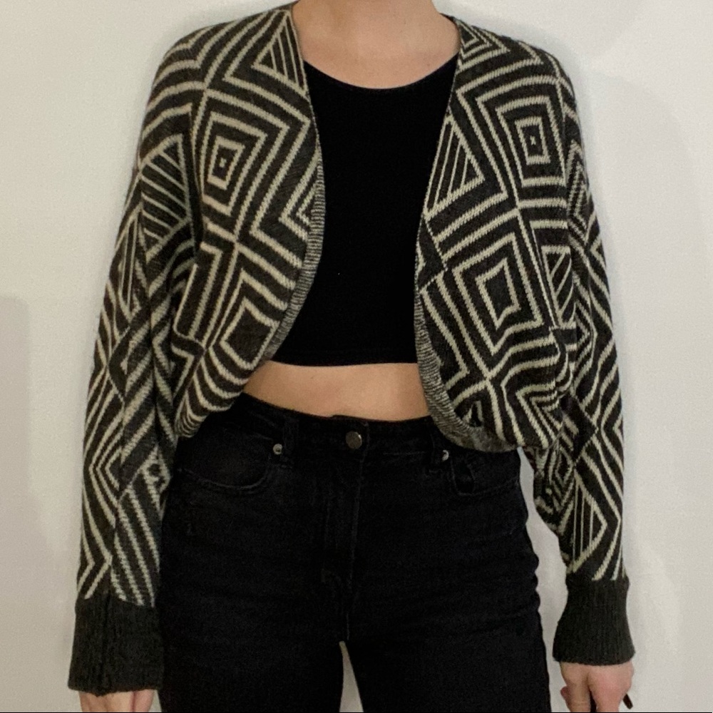Wide sleeved patterned cardigan